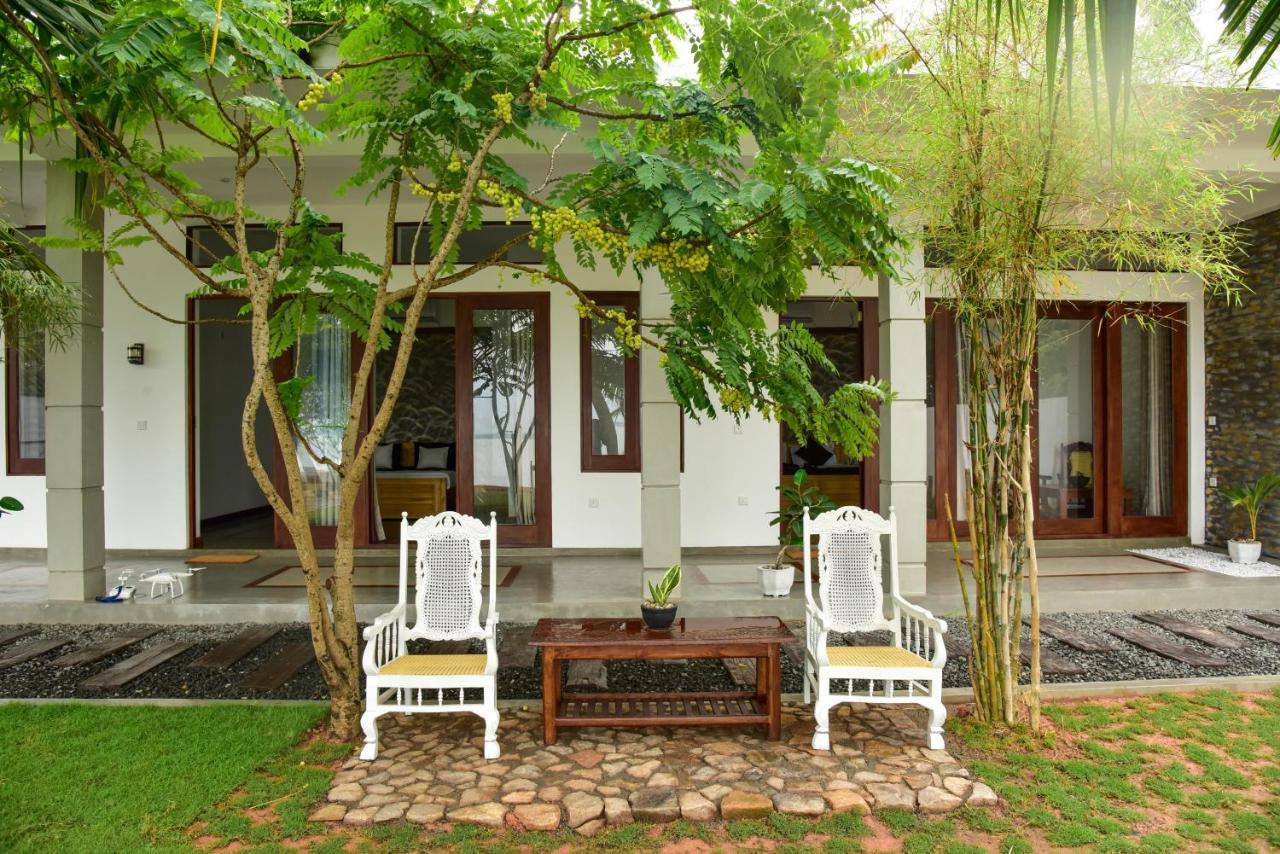 Hiru Lagoon Negombo Exteriör bild