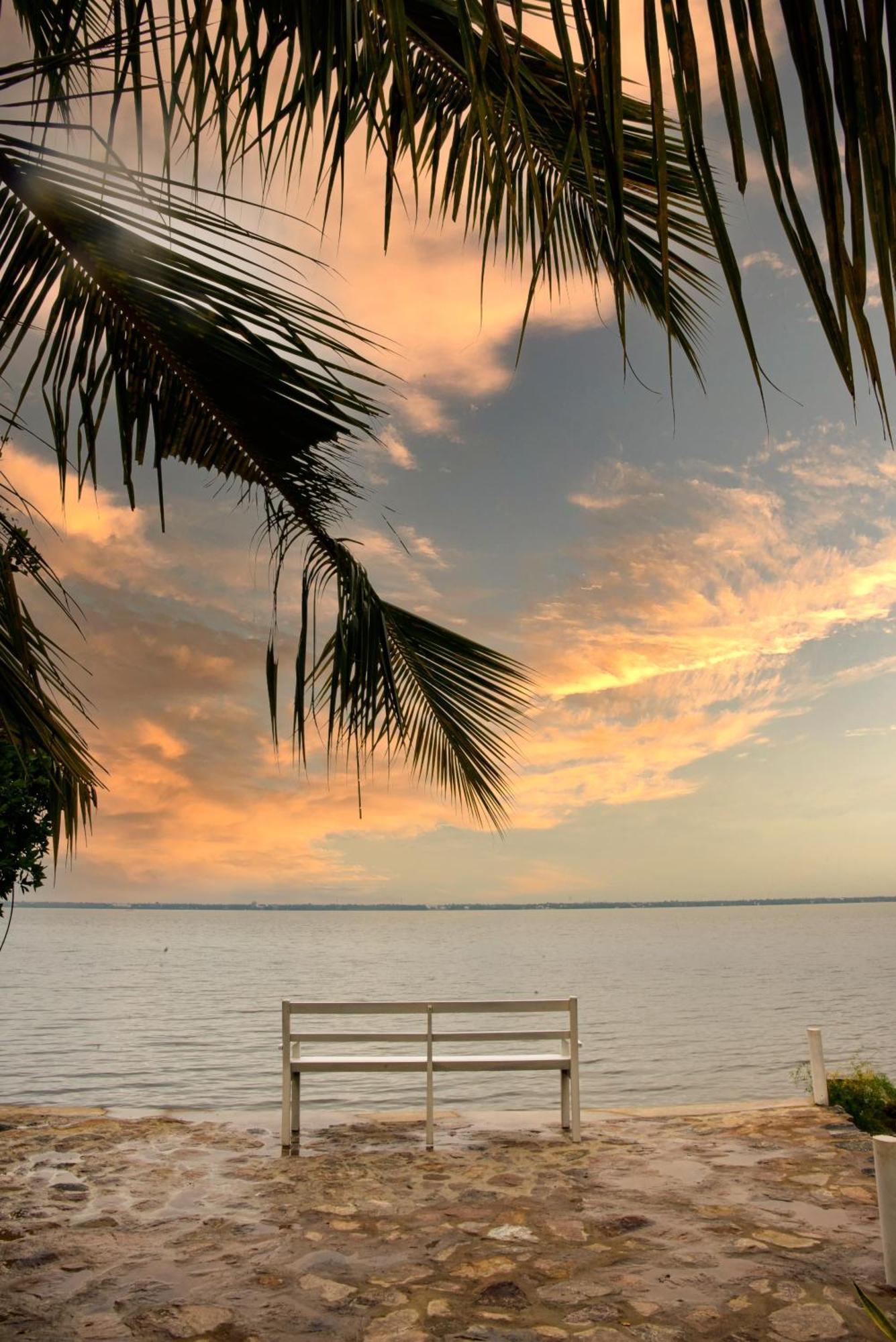 Hiru Lagoon Negombo Exteriör bild